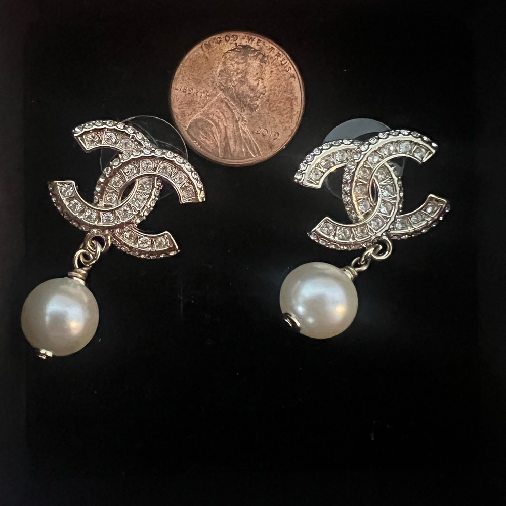 Double C design earring